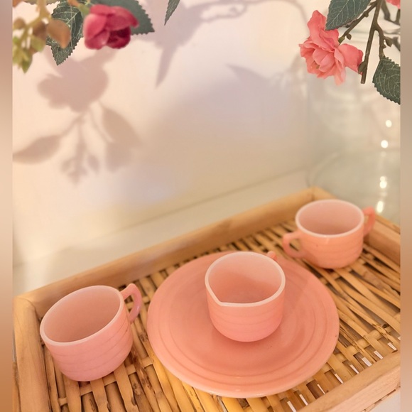 Hazel-Atlas Other - Hazel Atlas Elegant Pink Tea Set